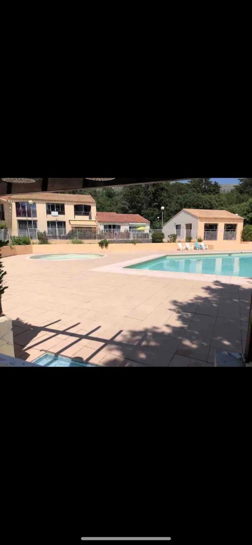 Maisonnette Dans Belle Residence Сен-Валье-де-Тье Экстерьер фото